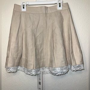 Romwe NWT Contrast Lace Pleated Skirt XS